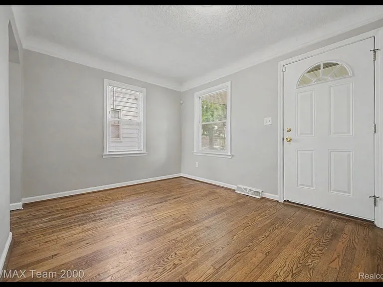 5635 Westpoint St — Photo 5