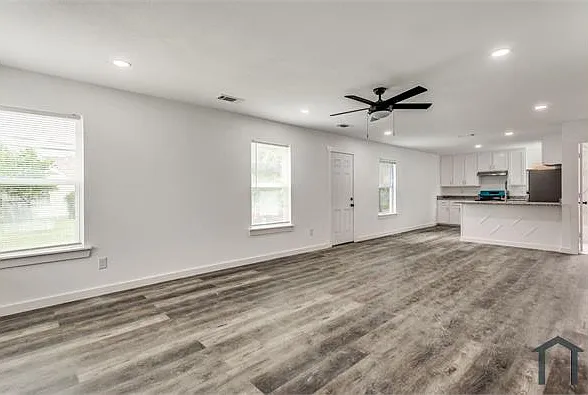 3 bed, 1385 sqft, $2,100 — Photo 4