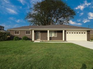 37968 Huron Pointe Dr, Harrison Township, MI 48045