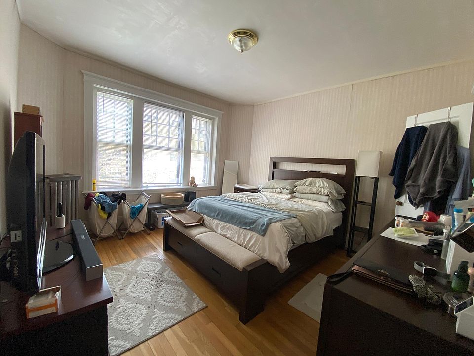 1st image of 72 Longwood Ave #2R