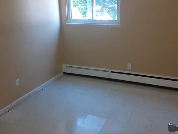 3rd image of 1385 W 95th St APT 203