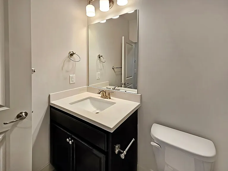 2142 Coventry Dr — Photo 42