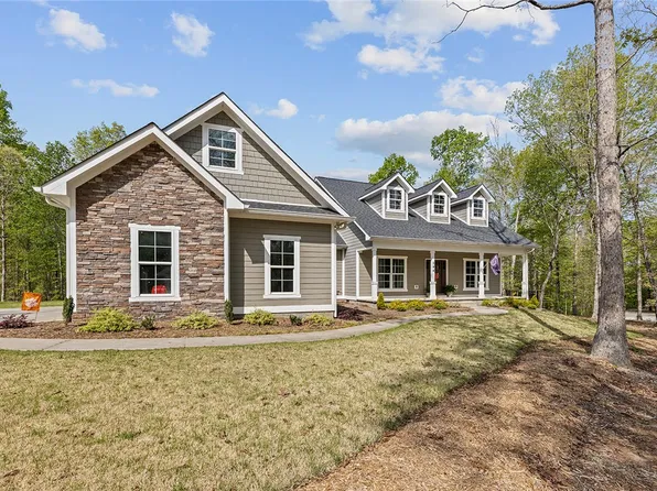 544 Paramount Dr, Seneca, SC 29678