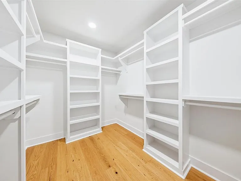 1827 Fernando Dr — Photo 7