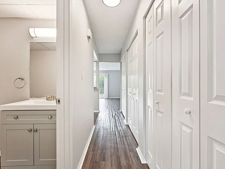 The Onyx on Victoria — Photo 10
