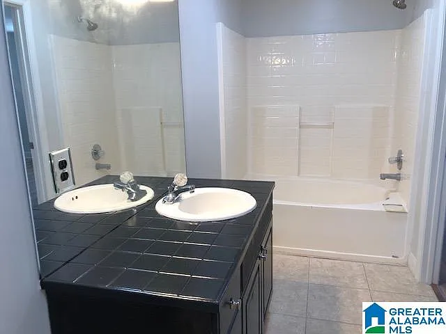 5 bed, 3.5 bath, $695 — Photo 3