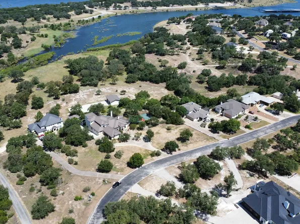 1031 KINGS COVE DR, Canyon Lake, TX 78133