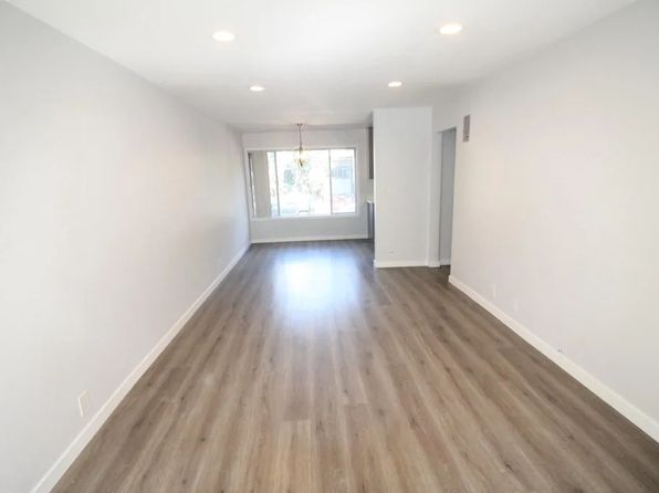 750 N Hayworth Ave APT 18