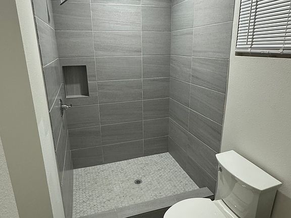 4th image of 502 Ogden Ave
