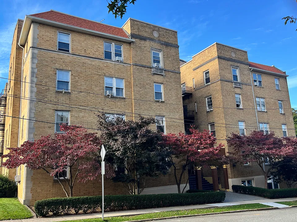 Broad Crest Apartments