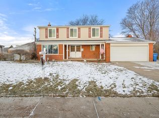 30133 Aleta Cir, Warren, MI 48093