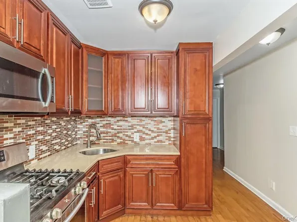 2284 Atlantic Avenue image 3 of 20