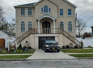 71 Radcliff Rd, Island Park, NY 11558