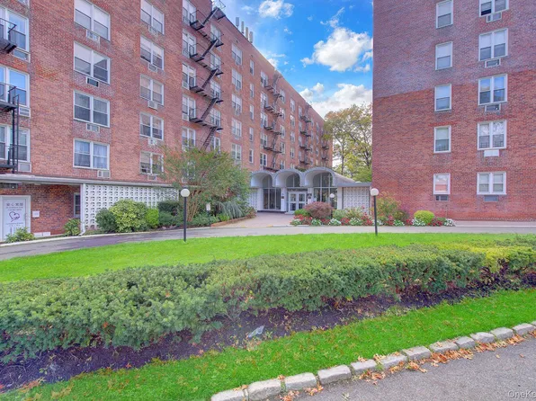 54-40 Little Neck Parkway #6M, Little Neck, NY 11362