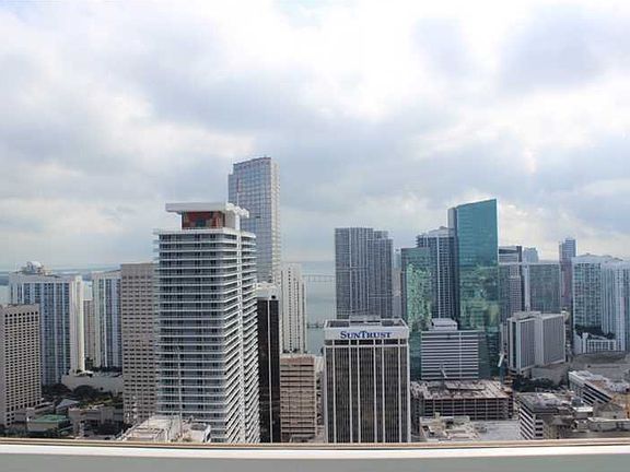 3rd image of 244 Biscayne Boulevard Way #4907
