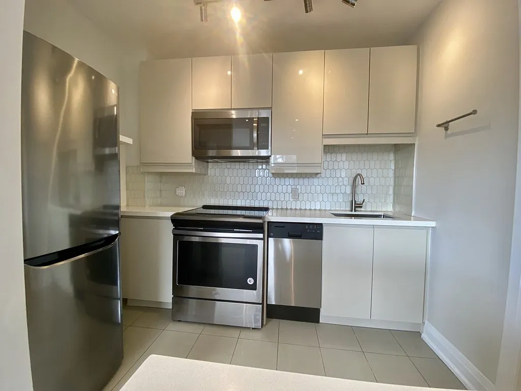 7 Caithness Ave - 4 — Photo 2