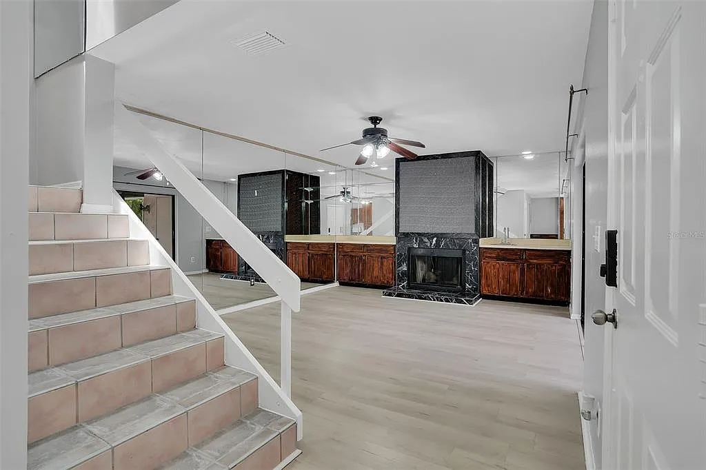 3 bed, 2.5 bath, 1478 sqft, $2,200 — Photo 3