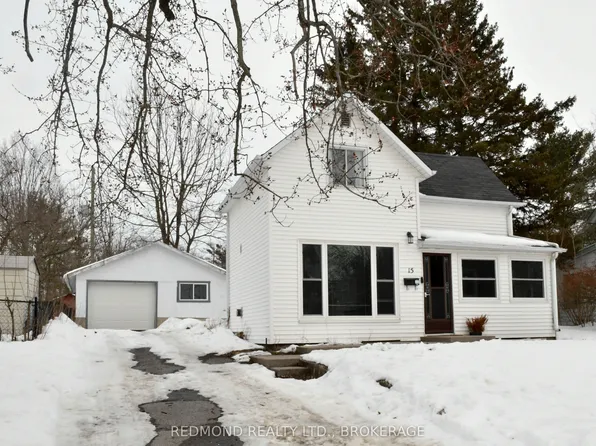15 Osborne St, Gananoque, ON K7G 2N4