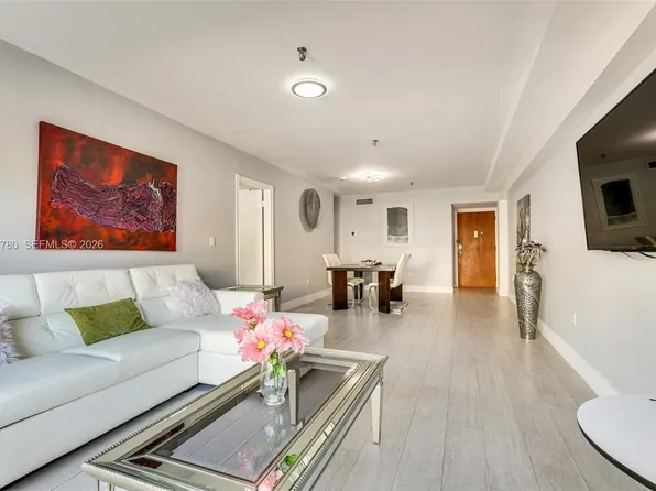 250 181st Dr APT 102, Sunny Isles Beach, FL 33160