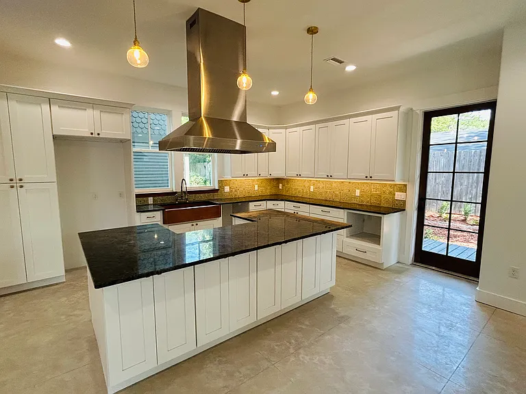 296 NW 12th Ave — Photo 15