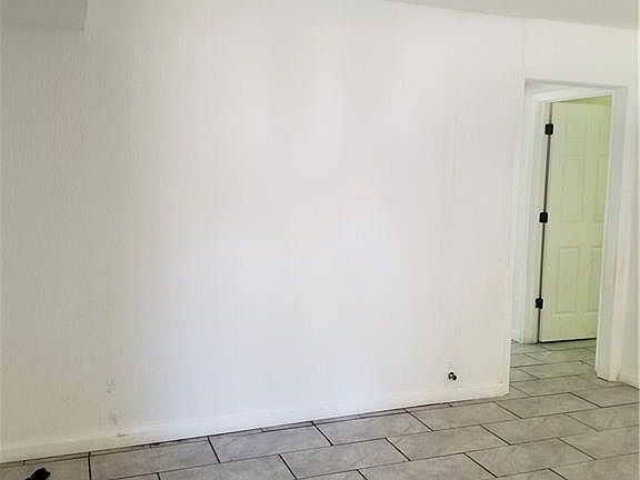 4th image of 2937 Glenwick St