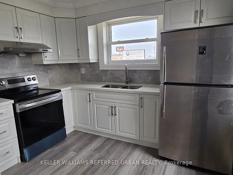 399 King St W — Photo 3
