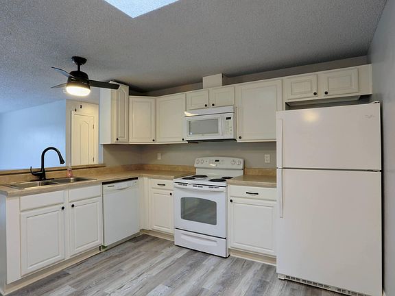 5th image of 10404 Fruitland Ave E