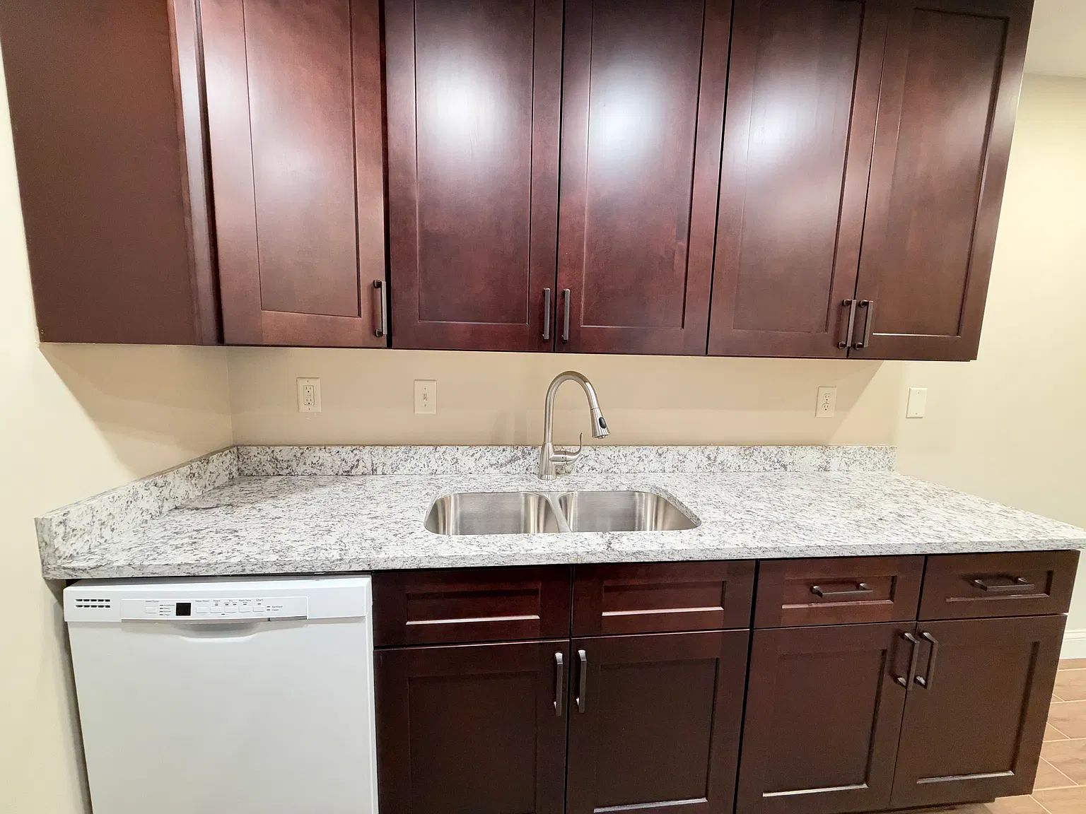 2 bed, 1.5 bath, 1000 sqft, $1,499 — Photo 2