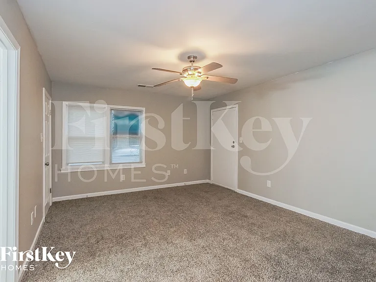 1648 Columbia Dr — Photo 10