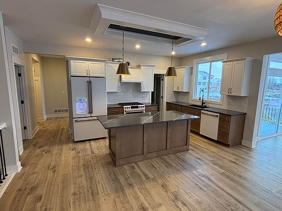 4th image of 8025 Erie Dr