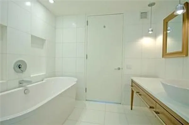 Rented by R New York | media 2