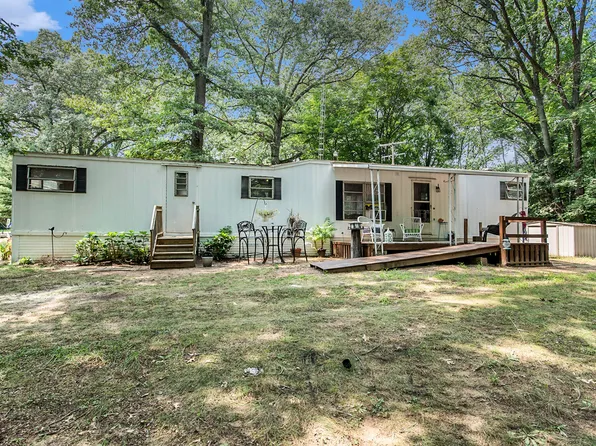 52906 Bay Dr, Grand Junction, MI 49056