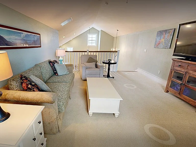 1028 Cottage Dr — Photo 10