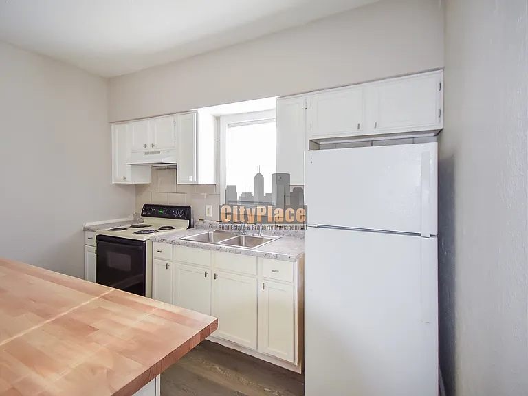 1541 Spruce St — Photo 10
