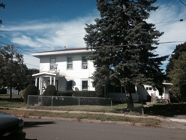 2nd image of 212 W Mill St