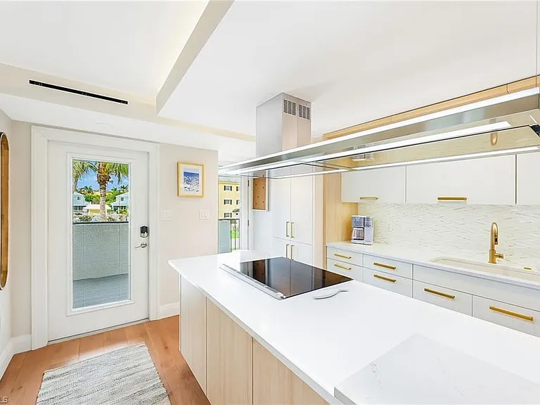 250 7th Ave S #207 — Photo 8