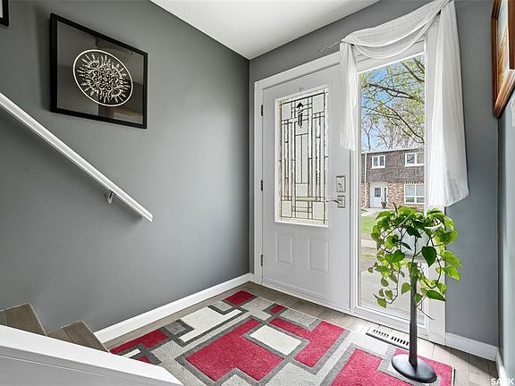 2nd image of 35 Spruceview ROAD