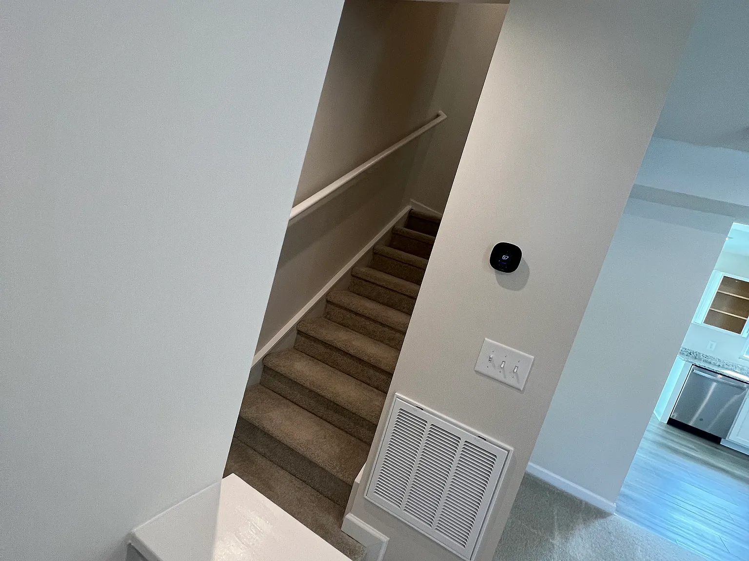 3 bed, 2.5 bath, 1220 sqft, $2,100 — Photo 4