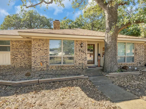 6832 Shadydale Dr, North Richland Hills, TX 76182