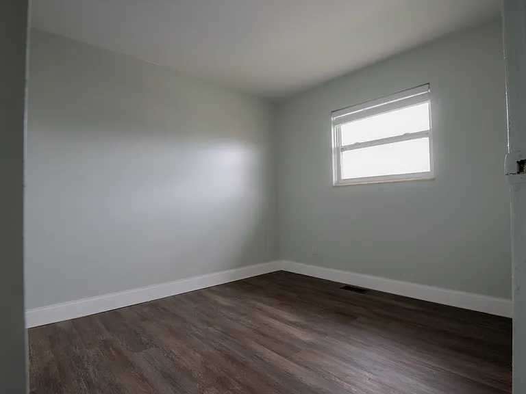 Crestwood Village Townhomes — Photo 8