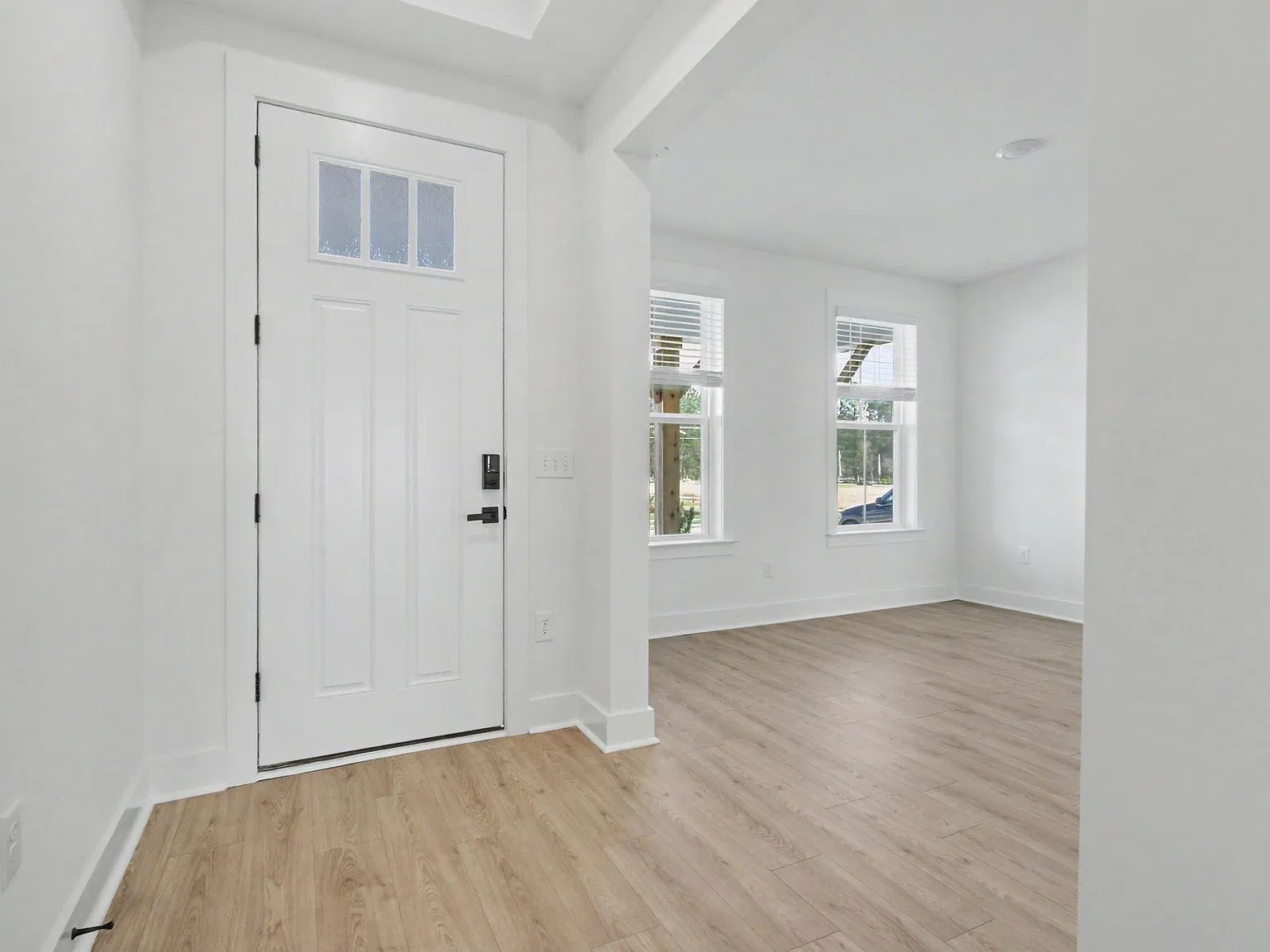 3 bed, 2.0 bath, 2175 sqft, $2,700 — Photo 4