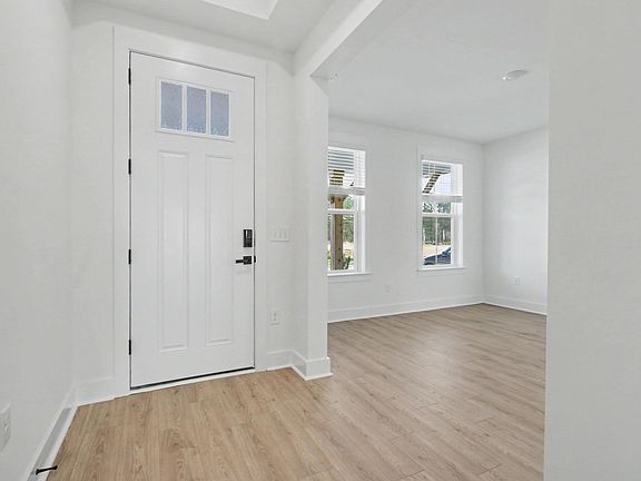 4th image of 3084 Claredon St