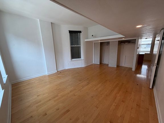 2nd image of 1039 N La Salle Dr APT 10
