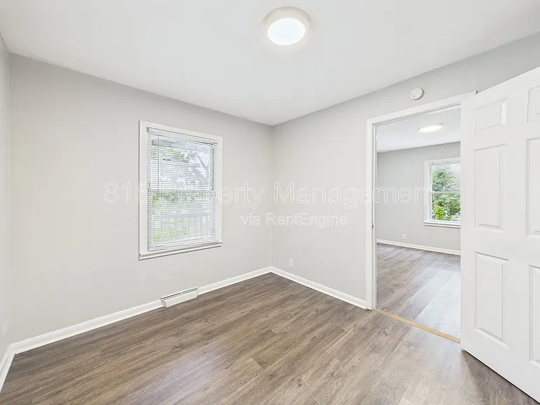 8028 Montgall Ave — Photo 18