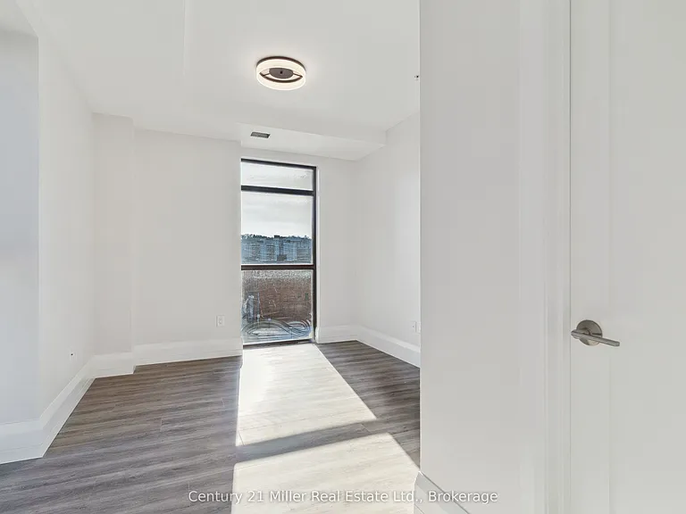118 King St E #618 — Photo 43