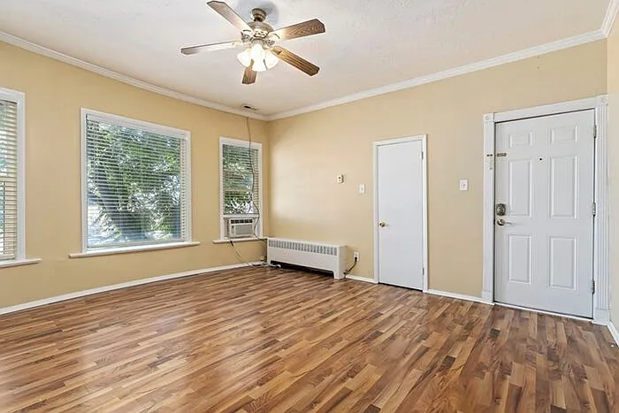 2 bed, 1.0 bath, $1,295 — Photo 2