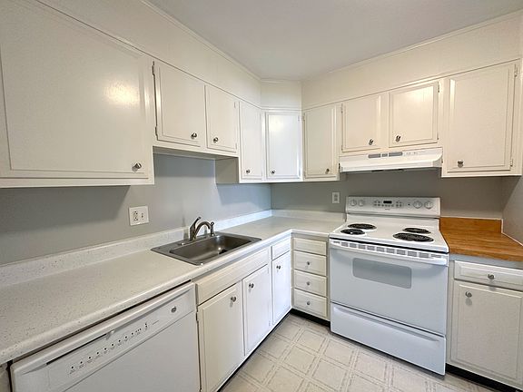 4th image of 1064 Wayne Ave #1082