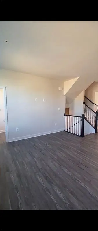 3 bed, 3.5 bath, 2016 sqft, $3,700 — Photo 2