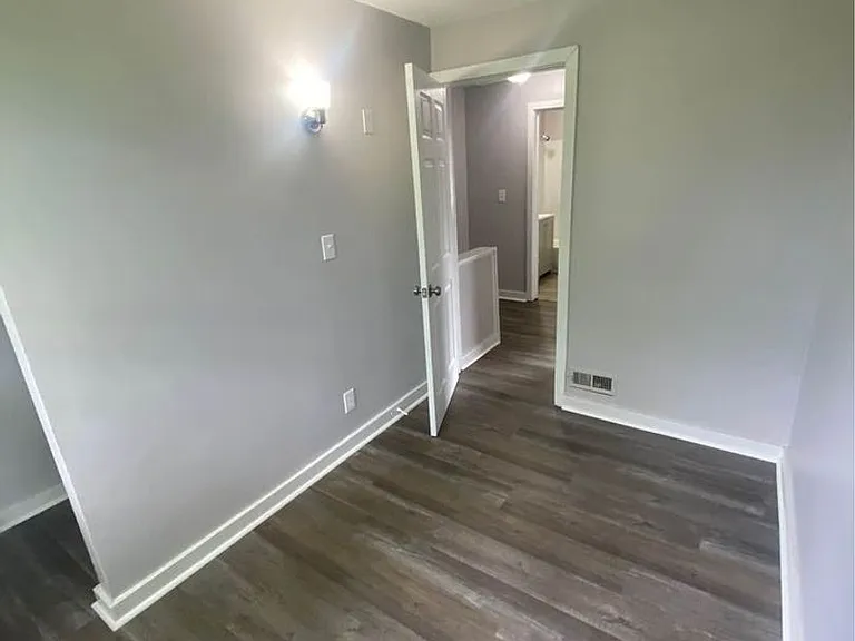50-60 Longfellow Ct — Photo 11