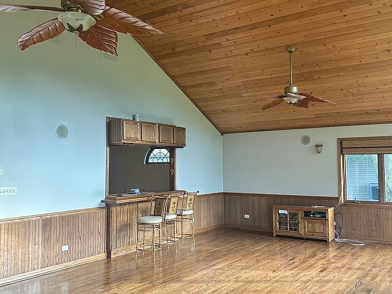 527 Springwood Ln — Photo 9
